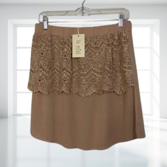 La Miel Boho Mini Skirt with Crochet Lace Overlay NWT Size Medium - Picture 2 of 11